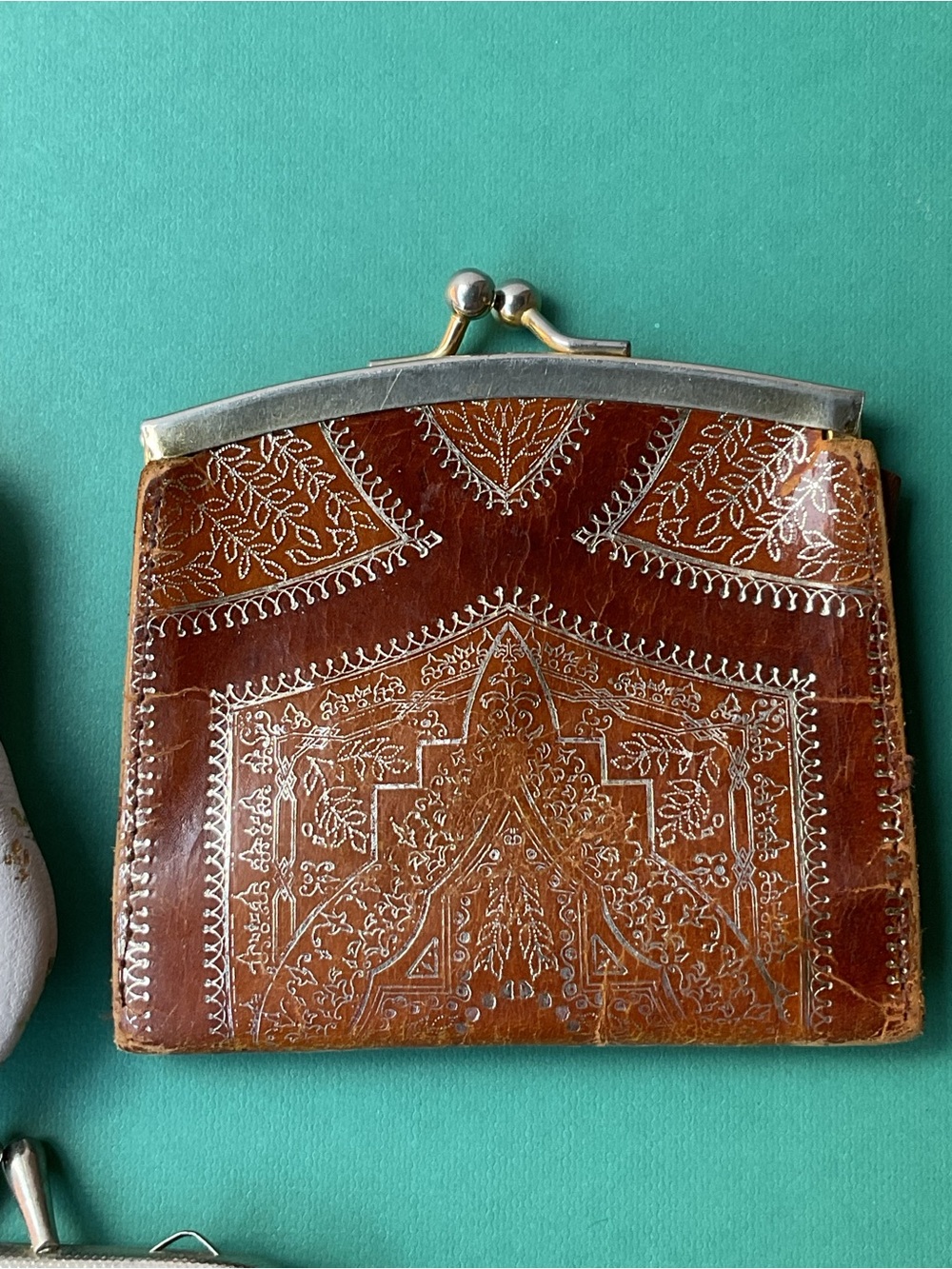 3 Vintage Coin Purses White Brown Leather Italy Gold Fleur-de-lis Hong Kong - Picture 7 of 13
